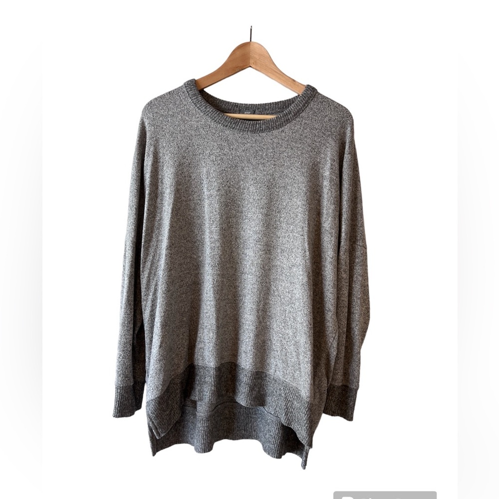 AE long sleeve crew neck top